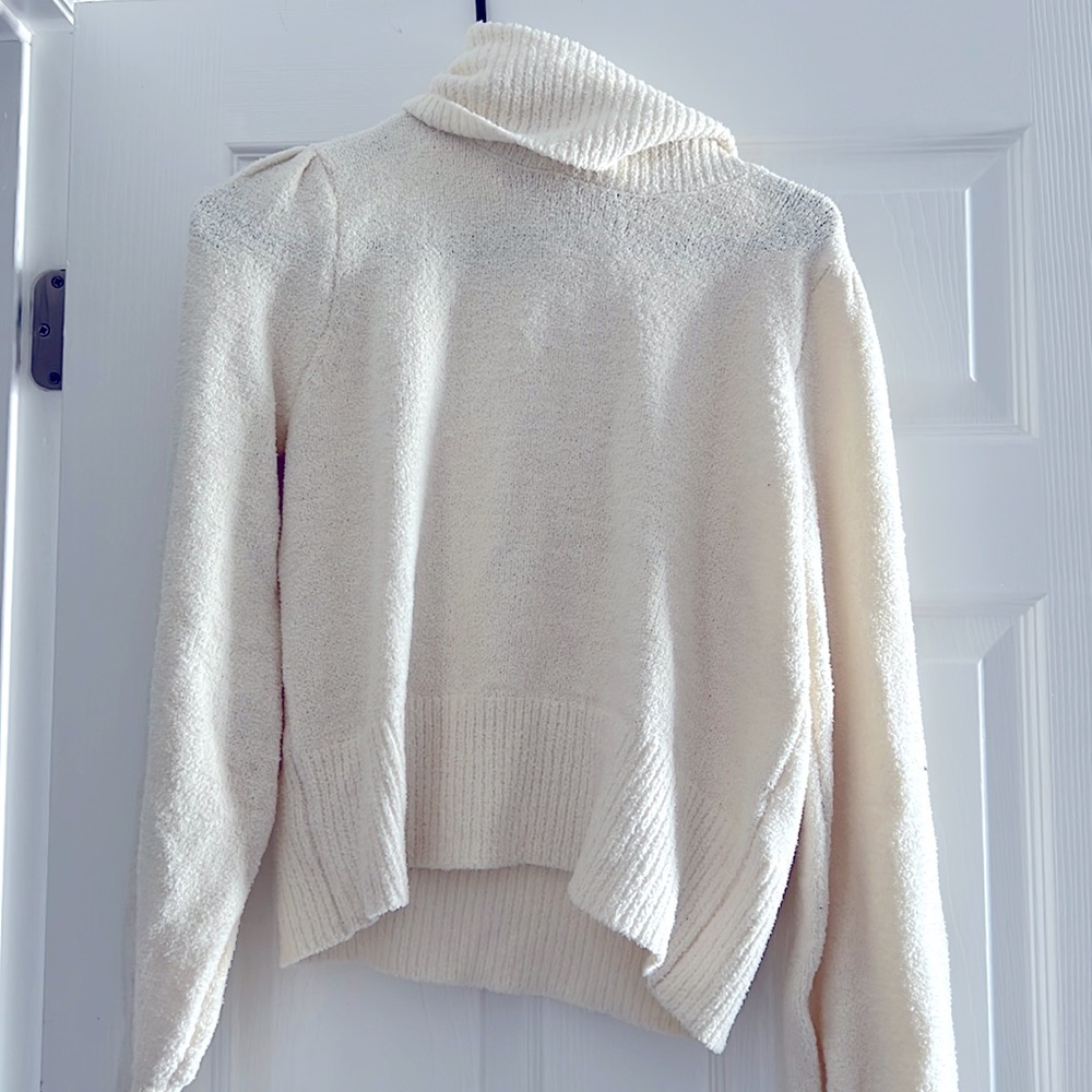 Sweatr olive + oak color ivory / cream  size S